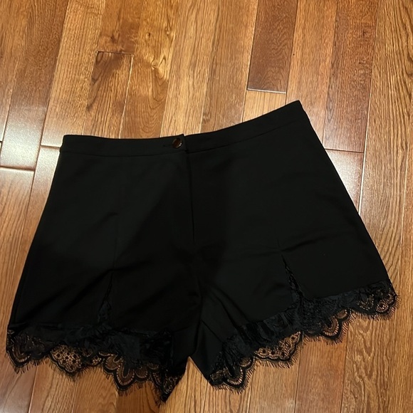 SHEIN dressy shorts lace detail Sz 2XL - Picture 8 of 10